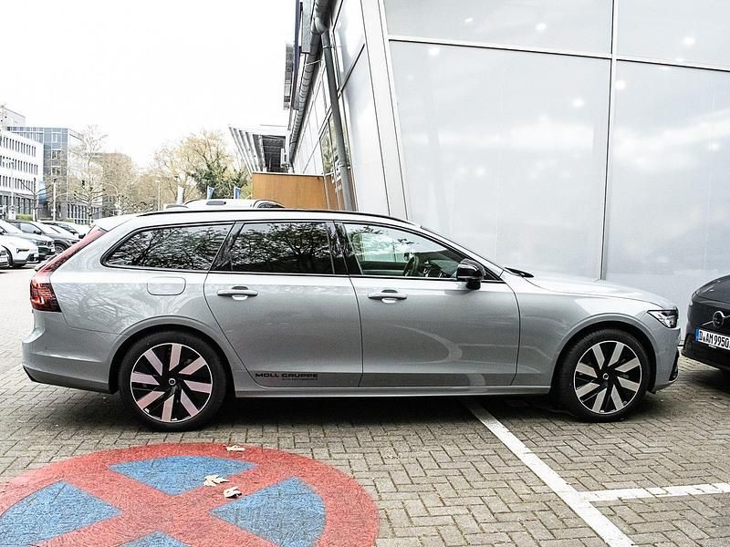 Gebraucht Volvo V90 Plus 455 PS (334 kW) 2025 Vapour grey / metallic Kombi