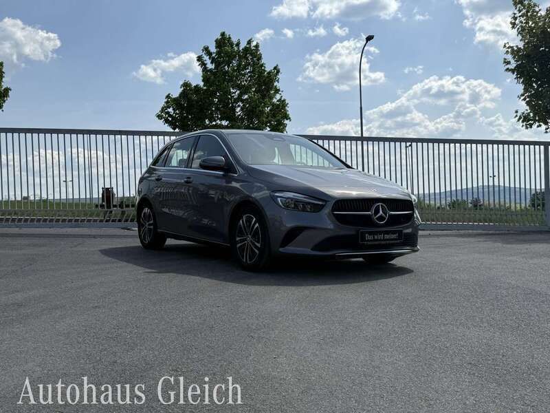Gebraucht Mercedes B200 Progressive 163 PS (119 kW) 2024 Mountaingrau  met. Kleinwagen