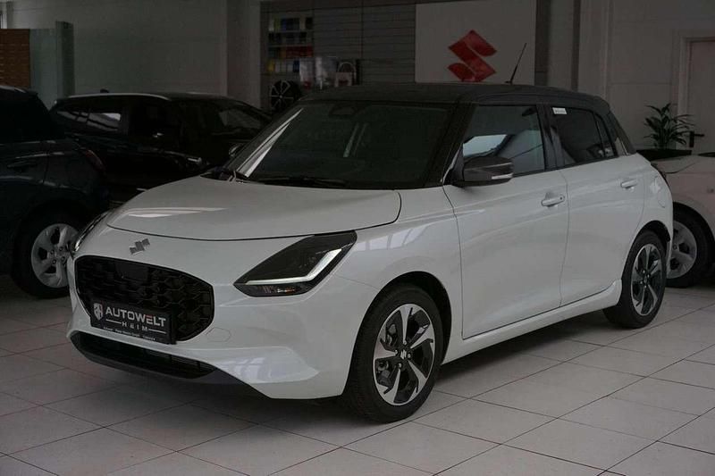 Neu Suzuki Swift Comfort+ 83 PS (61 kW) 2025 Pure white pearl metallic / mi Kleinwagen