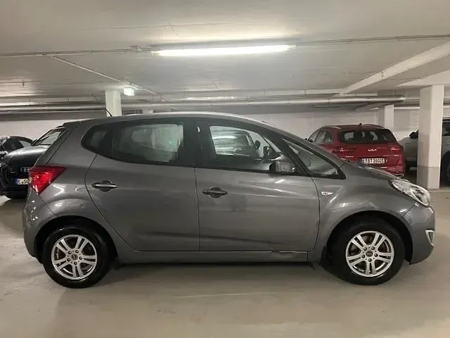 Gebraucht Hyundai ix20 90 PS (66 kW) 2013 Grau Kleinwagen