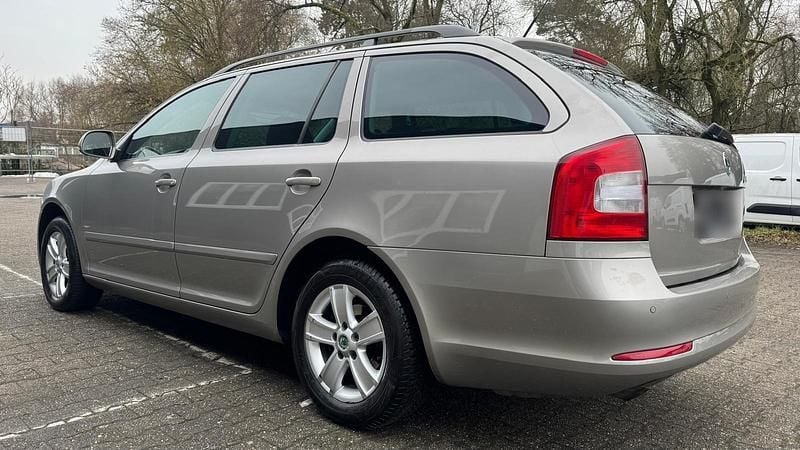 Gebraucht Skoda Octavia 105 PS (77 kW) 2010 Grau Kombi