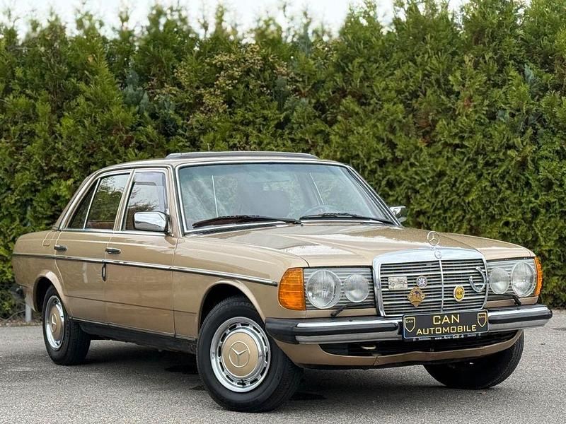 Beige Gebraucht 1982 Mercedes 200 Limousine | 13.900 € - Bild 1/4