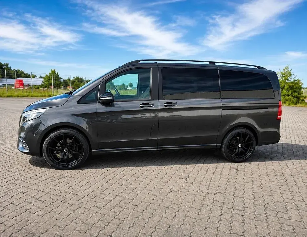 Gebraucht Mercedes V300 AMG 237 PS (174 kW) 2021 Grau Van / Kleinbus