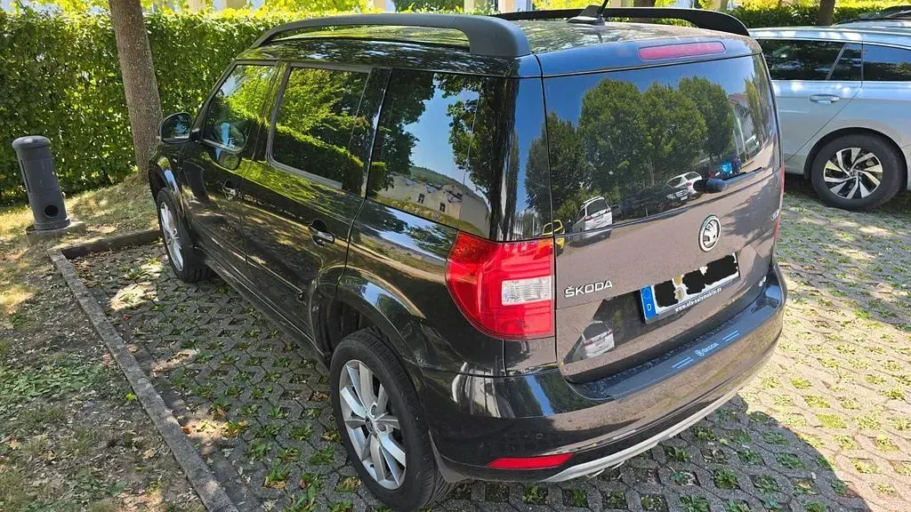 Gebraucht Skoda Yeti Joy 150 PS (110 kW) 2016 Schwarz SUV
