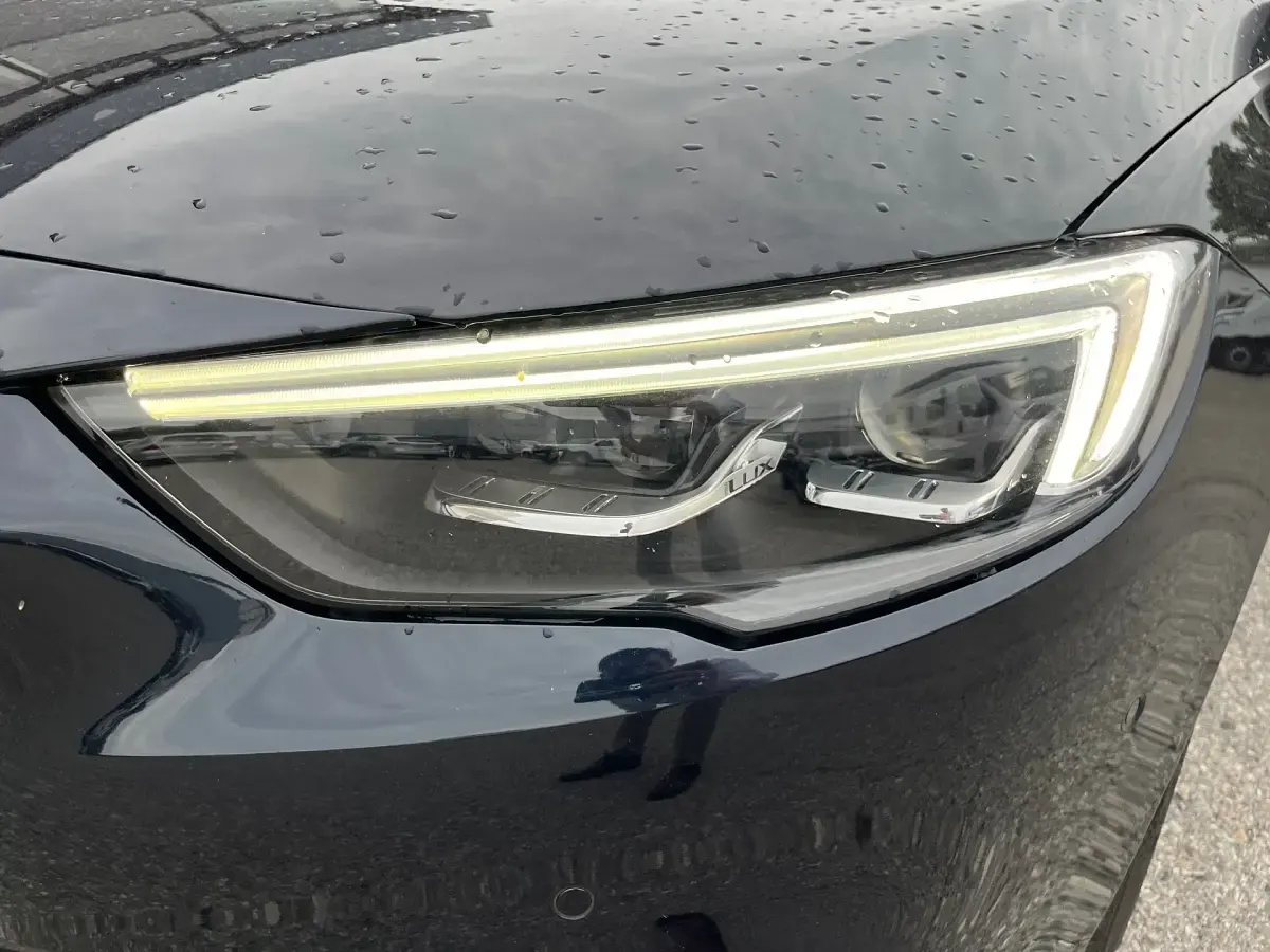 Gebraucht Opel Insignia Innovation 209 PS (153 kW) 2018 Blau Kombi