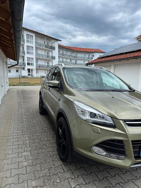 Gebraucht Ford Kuga 180 PS (132 kW) 2014 Grün SUV