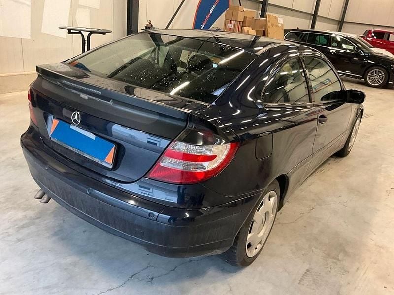 Gebraucht Mercedes C200 122 PS (89 kW) 2004 Blau Coupé
