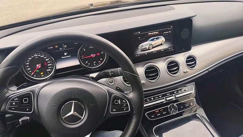 Gebraucht Mercedes E220 194 PS (142 kW) 2017 Schwarz Kombi