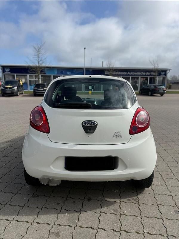 Gebraucht Ford Ka 69 PS (50 kW) 2015 Weiß Kleinwagen