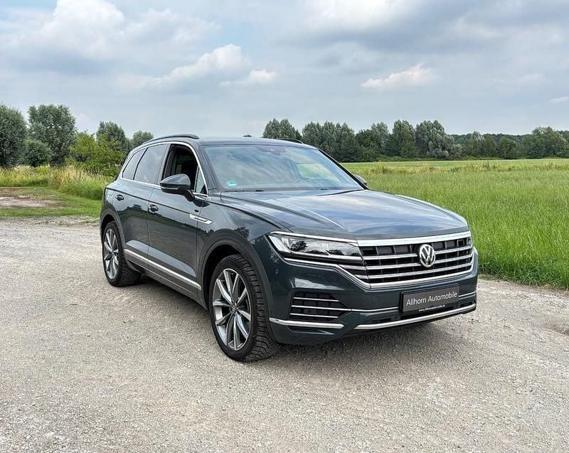 Grau Gebraucht 2018 VW Touareg Comfortline SUV | 32.900 € (Superpreis) - Bild 1/4