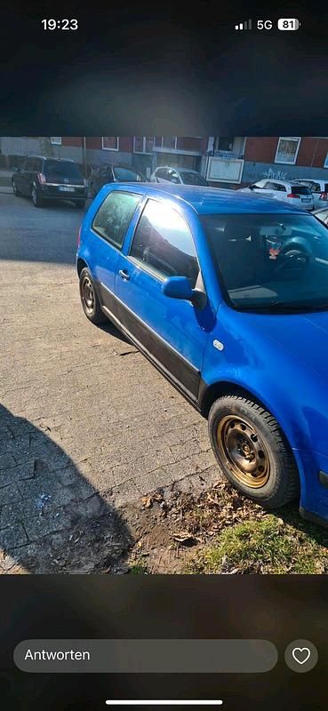 Blau Gebraucht 2001 VW Golf IV Kleinwagen | 1.600 € (Etwas zu teuer) - Bild 1/4