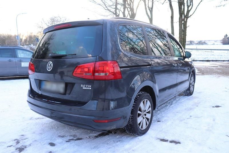 Second-hand VW Sharan 140 CP (102 kW) 2011 Albastru Monovolum