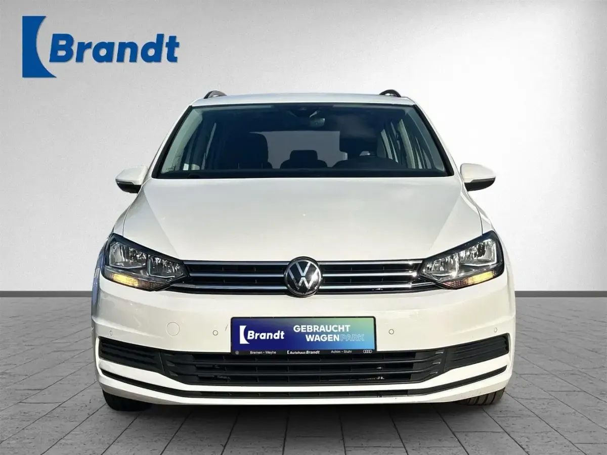 Gebraucht VW Touran Comfortline 150 PS (110 kW) 2021 Weiß Van / Kleinbus