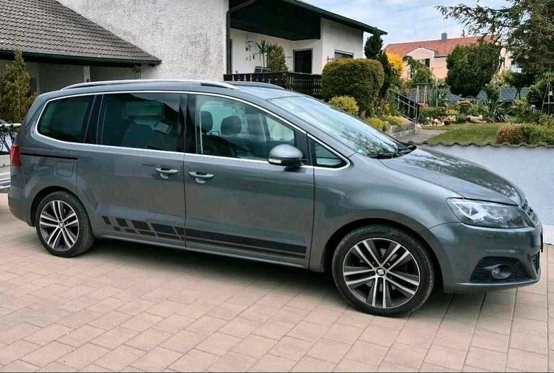 Grau Gebraucht 2017 Seat Alhambra FR-Line Van / Kleinbus | 26.499 € (Teuer) - Bild 1/4