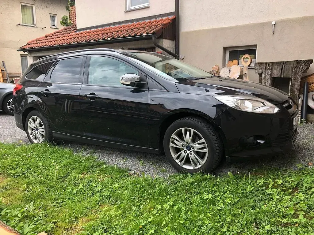Gebraucht Ford Focus SYNC Edition 125 PS (91 kW) 2014 Blau Limousine