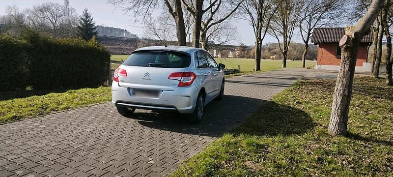 Gebraucht Citroën C4 112 PS (82 kW) 2010 Silber Kleinwagen