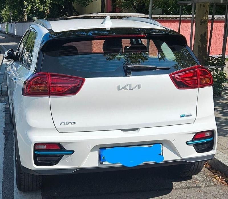 Weiß Gebraucht 2022 Kia Niro Vision SUV | 18.600 € (Fairer Preis) - Bild 1/4