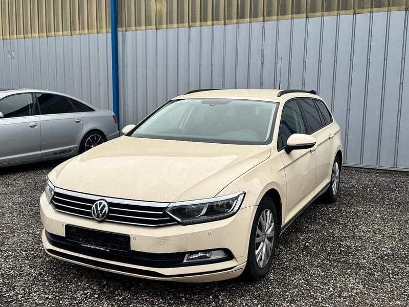 Gebraucht VW Passat 150 PS (110 kW) 2019 Gelb Kombi