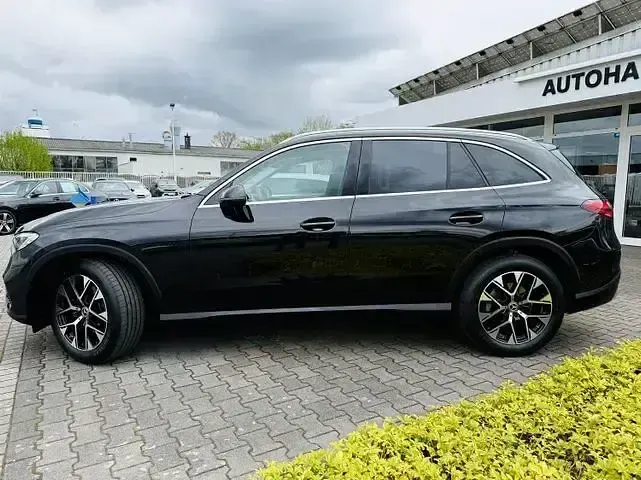 Gebraucht Mercedes GLC220 Progressive 197 PS (144 kW) 2025 Obsidianschwarz  metalliclack (metallic) SUV