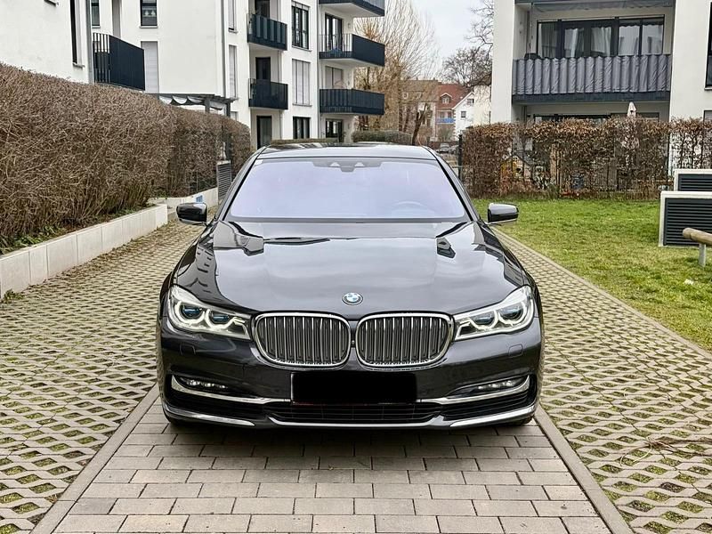 Gebraucht BMW 740 320 PS (235 kW) 2019 Grau Limousine