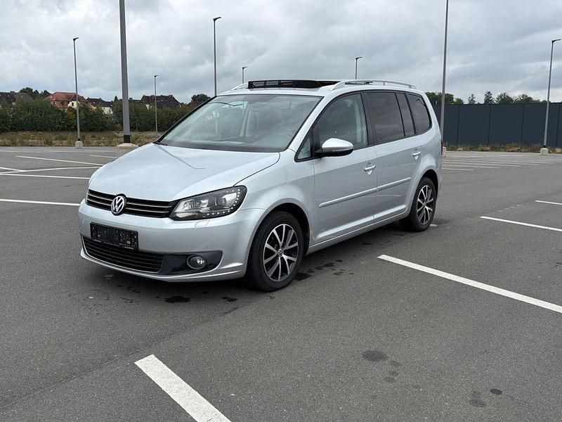 Silber Gebraucht 2011 VW Touran Highline Van / Kleinbus | 6.600 € (Guter Preis) - Bild 1/4