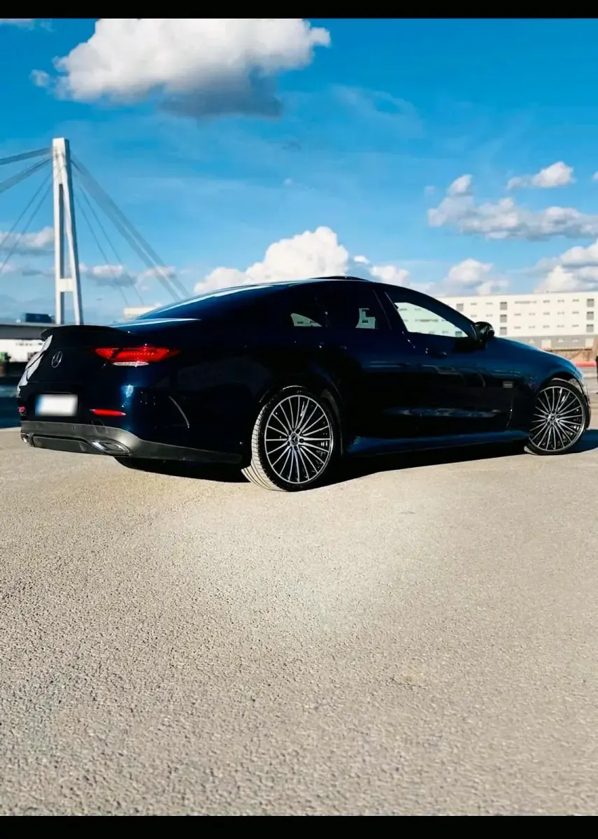 Gebraucht Mercedes CLS300 AMG line 245 PS (180 kW) 2019 Blau Coupé