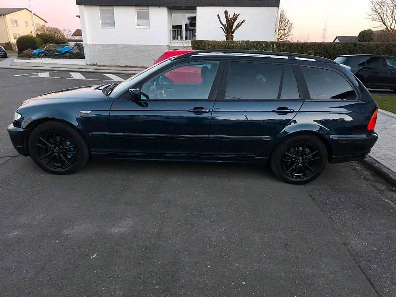 Gebraucht BMW 318 143 PS (105 kW) 2003 Blau Kombi