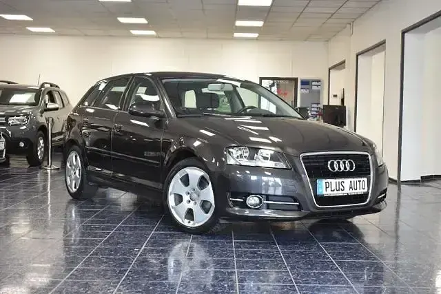 Używany Audi A3 Attraction 140 KM (102 kW) 2012 Szary Hatchback