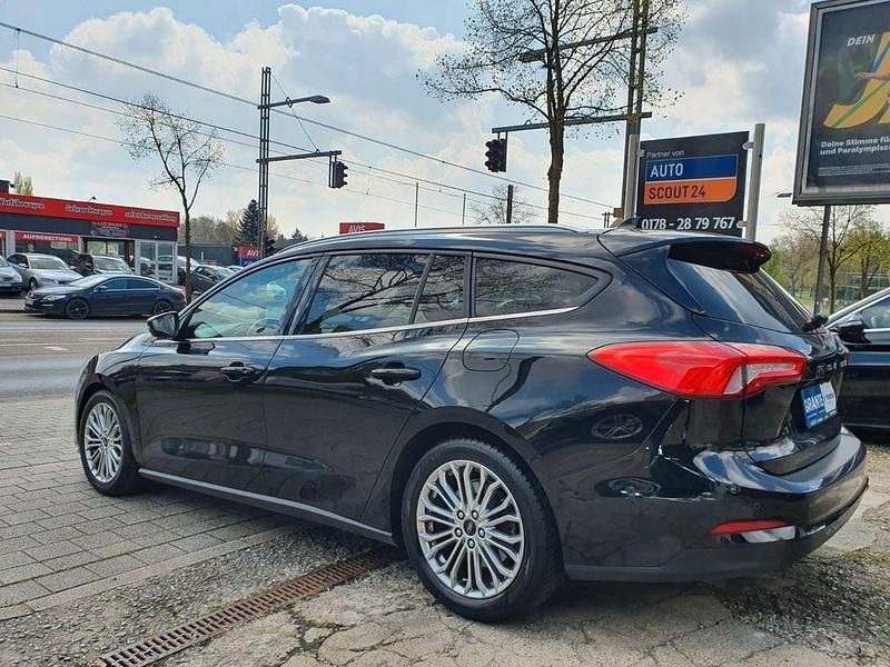 Gebraucht Ford Focus Titanium 125 PS (91 kW) 2019 Schwarz Limousine