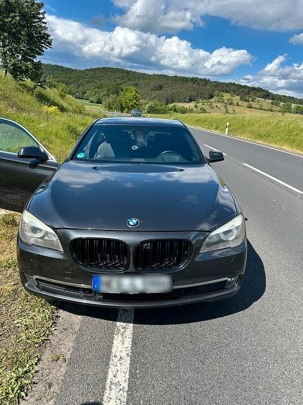 Silber Gebraucht 2009 BMW 730 Limousine | 9.300 € (Fairer Preis) - Bild 1/4