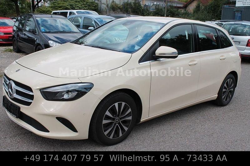 Gebraucht Mercedes B200 150 PS (110 kW) 2021 Gelb Van / Kleinbus