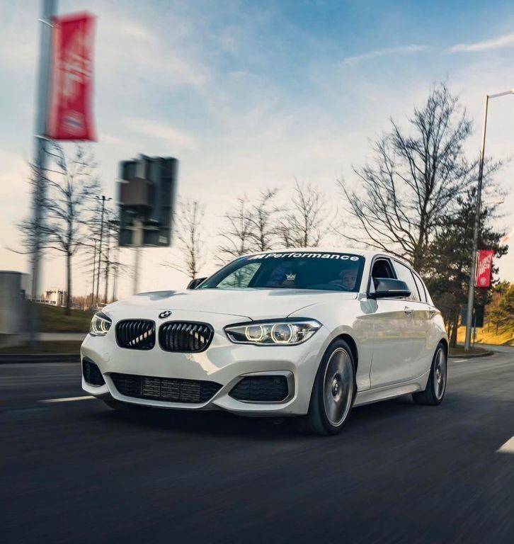 Weiß Gebraucht 2016 BMW M135 M Performance Kleinwagen | 21.000 € - Bild 1/4