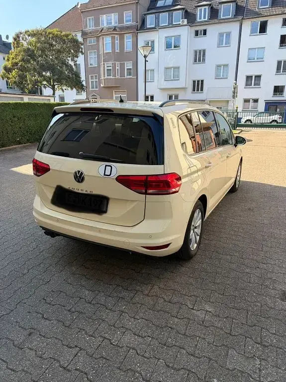Gebraucht VW Touran Move 150 PS (110 kW) 2023 Beige Van / Kleinbus
