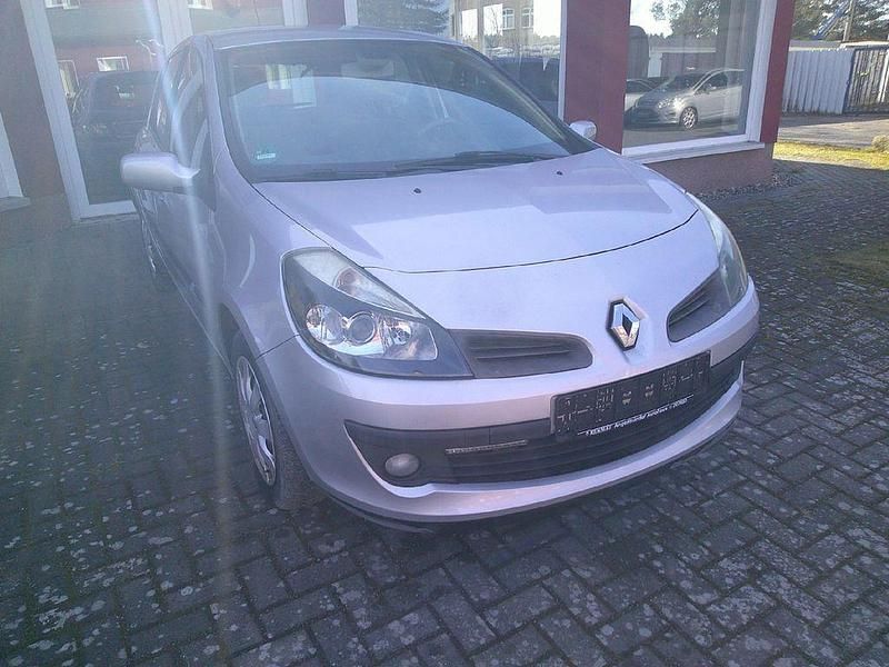 Gebraucht Renault Clio II 88 PS (64 kW) 2006 Silber Limousine