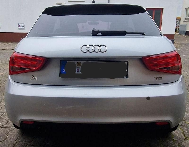 Gebraucht Audi A1 Attraction 105 PS (77 kW) 2010 Silber Kleinwagen