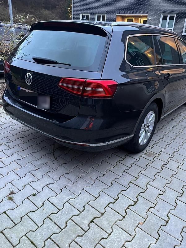 Gebraucht VW Passat Highline 150 PS (110 kW) 2018 Grau Kombi