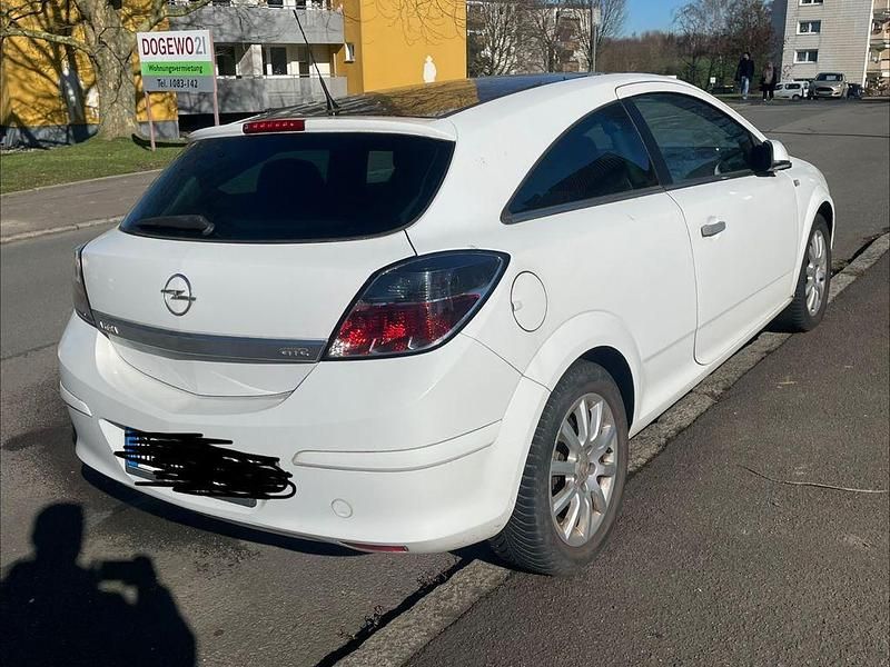 Gebraucht Opel Astra GTC Selection 116 PS (85 kW) 2009 Weiß Limousine
