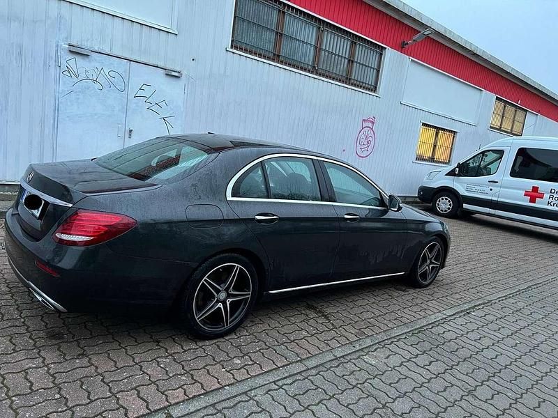 Second-hand Mercedes E350 258 CP (189 kW) 2016 Negru Berlinǎ