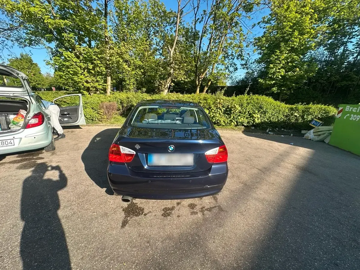 Używany BMW 320 143 KM (105 kW) 2007 Niebieski Sedan/Limuzyna