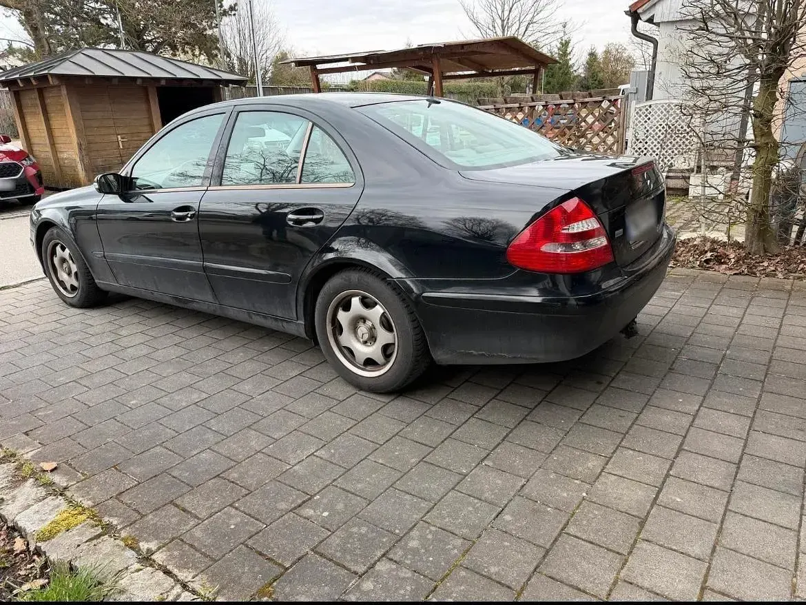 Gebraucht Mercedes E240 177 PS (130 kW) 2003 Schwarz Limousine
