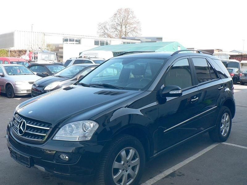 Gebraucht Mercedes ML320 224 PS (164 kW) 2007 Schwarz SUV