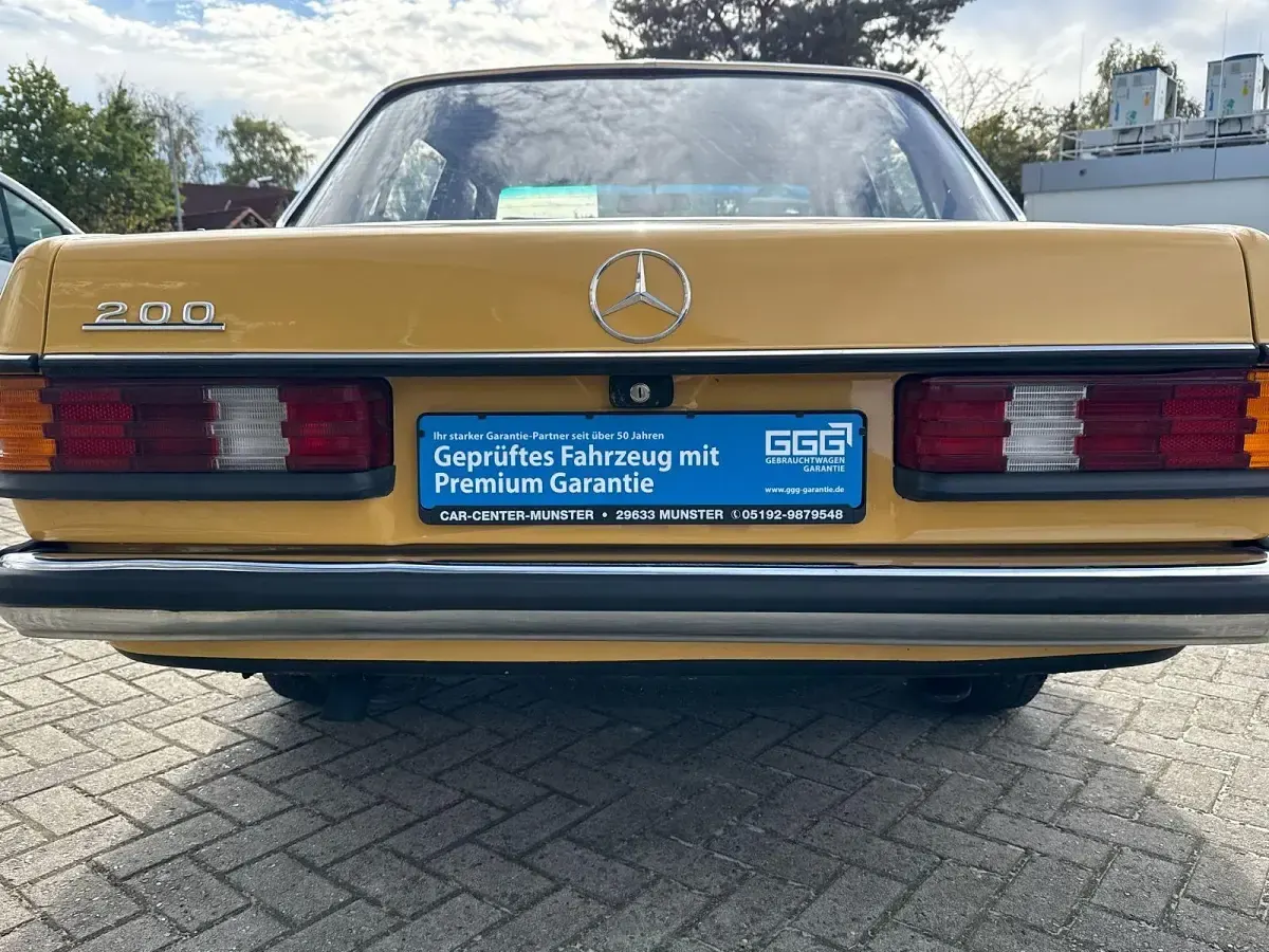 Gebraucht Mercedes 200 94 PS (69 kW) 1979 Gelb Limousine