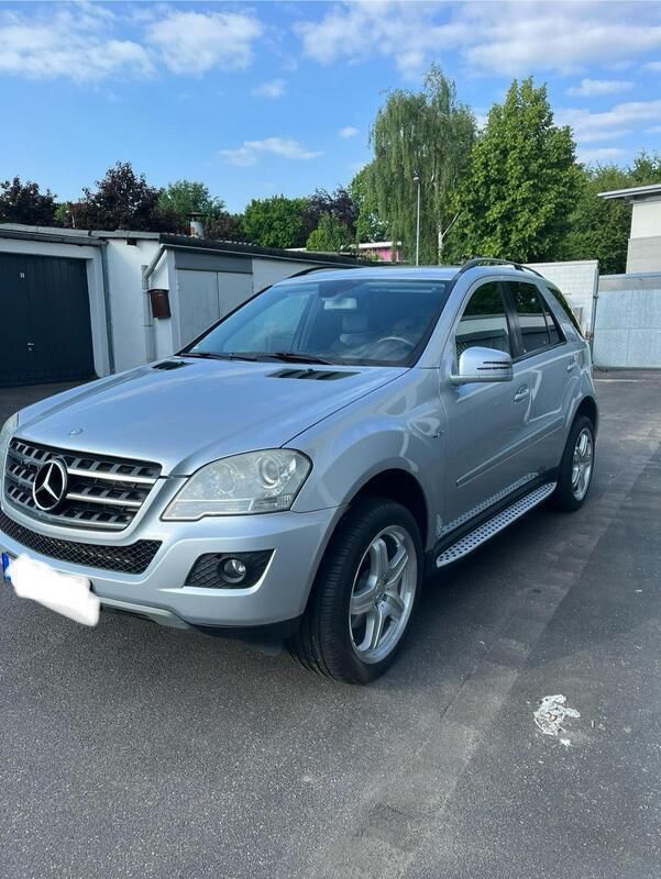 Grau Gebraucht 2010 Mercedes ML300 SUV | 7.399 € (Superpreis) - Bild 1/4