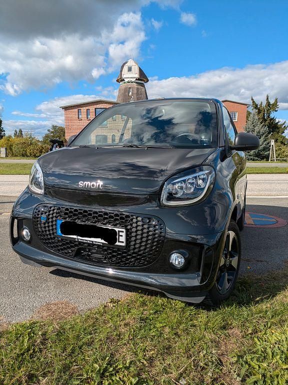 Schwarz Gebraucht 2023 Smart ForTwo Electric Drive Cabrio | 13.800 € (Guter Preis) - Bild 1/4