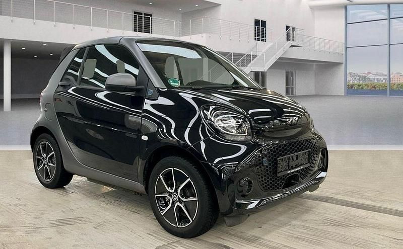 Grau Gebraucht 2021 Smart ForTwo Electric Drive Passion Cabrio | 11.800 € (Fairer Preis) - Bild 1/2