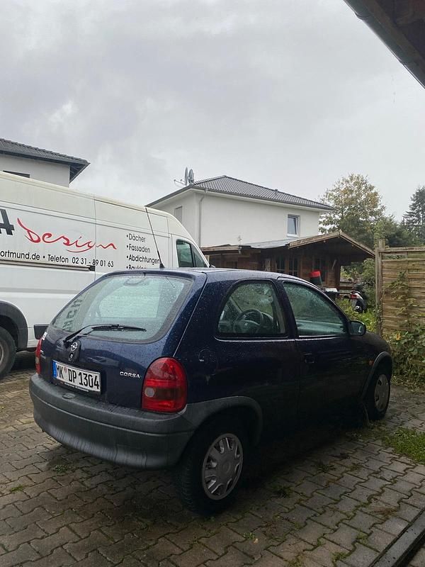 Blau Gebraucht 1998 Opel Corsa Kleinwagen | 650 € (Guter Preis) - Bild 1/4