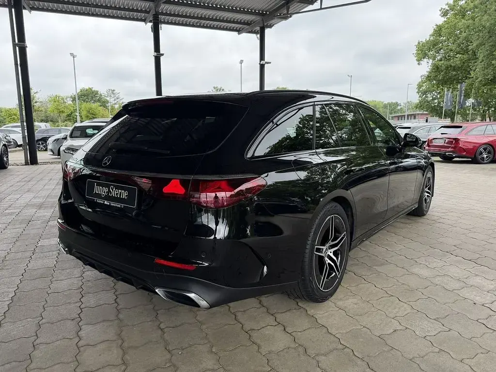 Gebraucht Mercedes E220 AMG 197 PS (144 kW) 2024 Schwarz Kombi