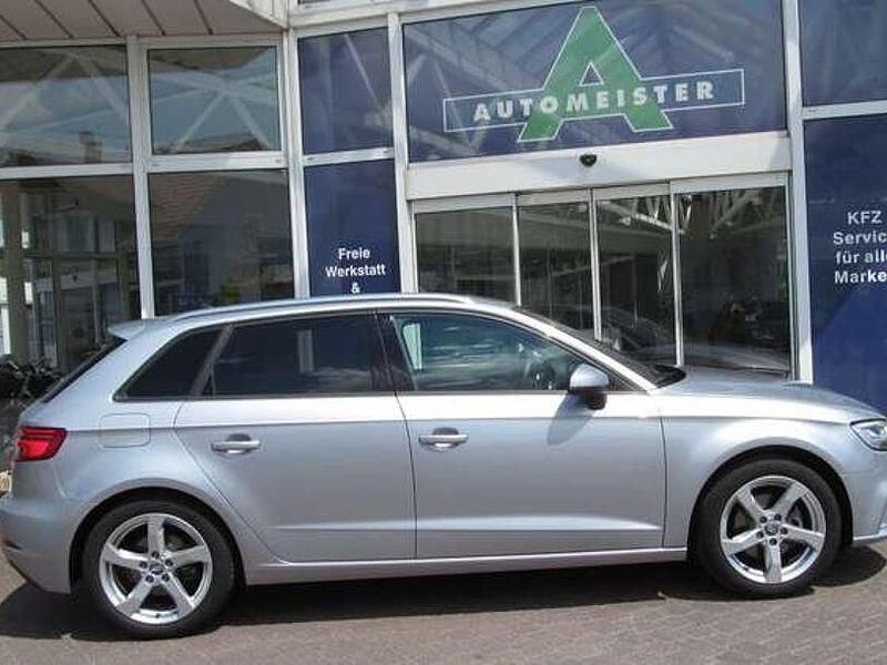 Silber Gebraucht 2019 Audi A3 Comfort | 22.998 € - Bild 1/3