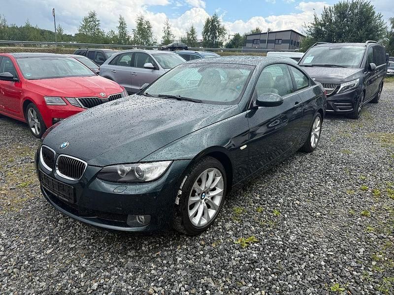 Grün Gebraucht 2007 BMW 330 Comfort Edition Coupé | 13.900 € (Fairer Preis) - Bild 1/4