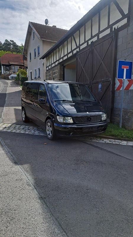 Schwarz Gebraucht 2000 Mercedes V220 Van / Kleinbus | 6.650 € (Fairer Preis) - Bild 1/4